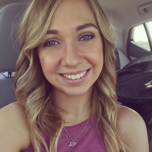 Meet your Posher, Hollie